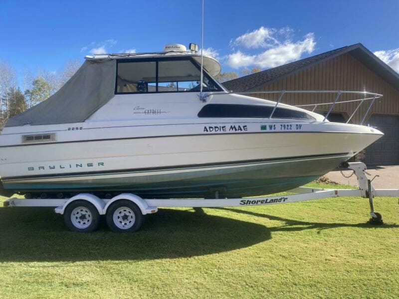 1996 Bayliner 2252