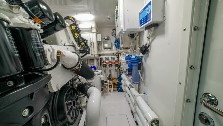 2023 Viking 73 Convertible "Free Spool" - Engine room