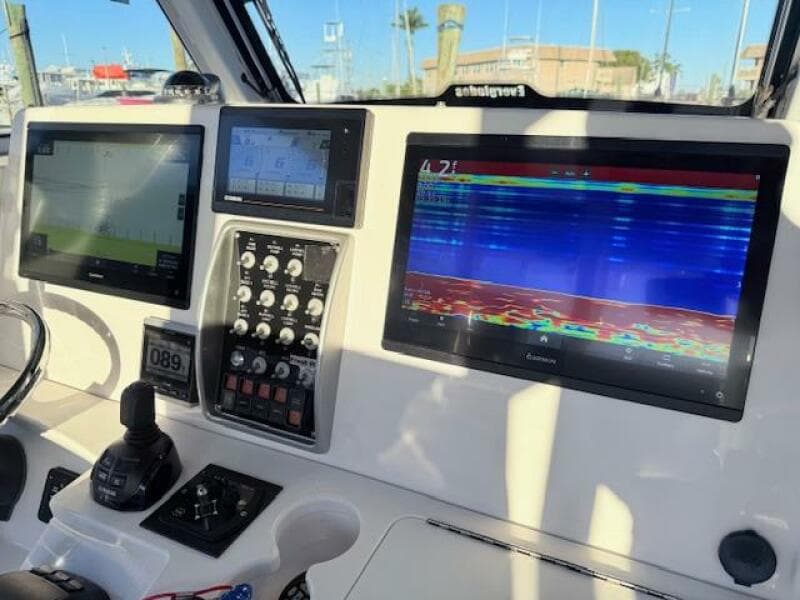 2014 Everglades 355 Center Console - Photo 24