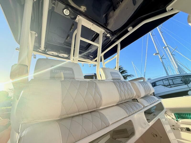 2014 Everglades 355 Center Console - Photo 26