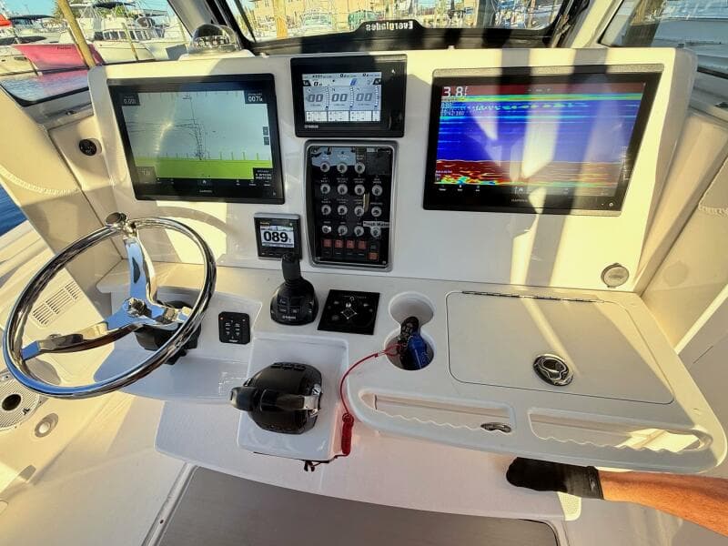 2014 Everglades 355 Center Console - Photo 23