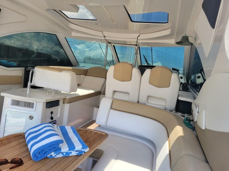 2012 Four Winns V435