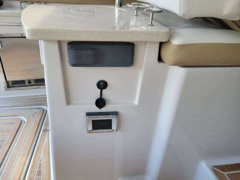 2012 Four Winns V435