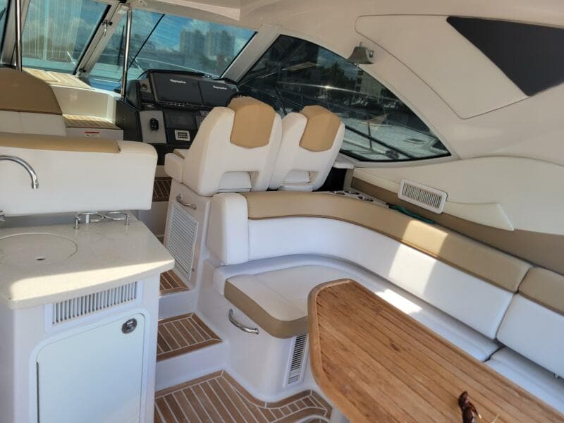 2012 Four Winns V435