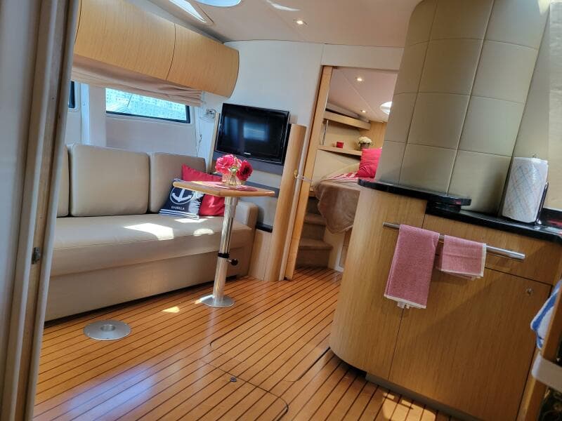 2012 Four Winns V435