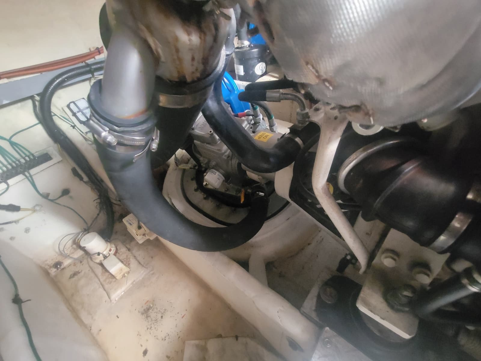 2012 Four Winns V435