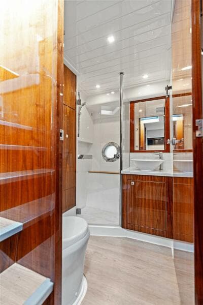 2018 Riviera 4800 Sport Yacht