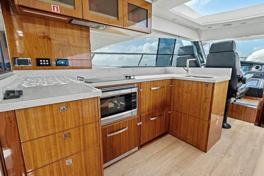 2018 Riviera 4800 Sport Yacht