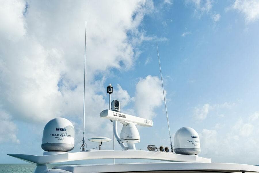 2018 Riviera 4800 Sport Yacht