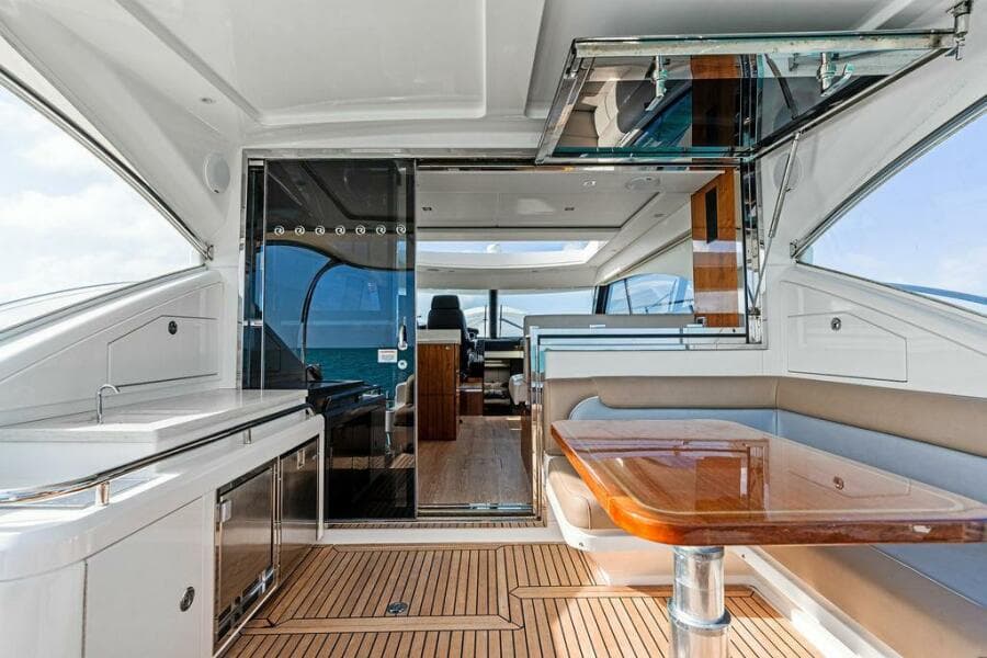 2018 Riviera 4800 Sport Yacht