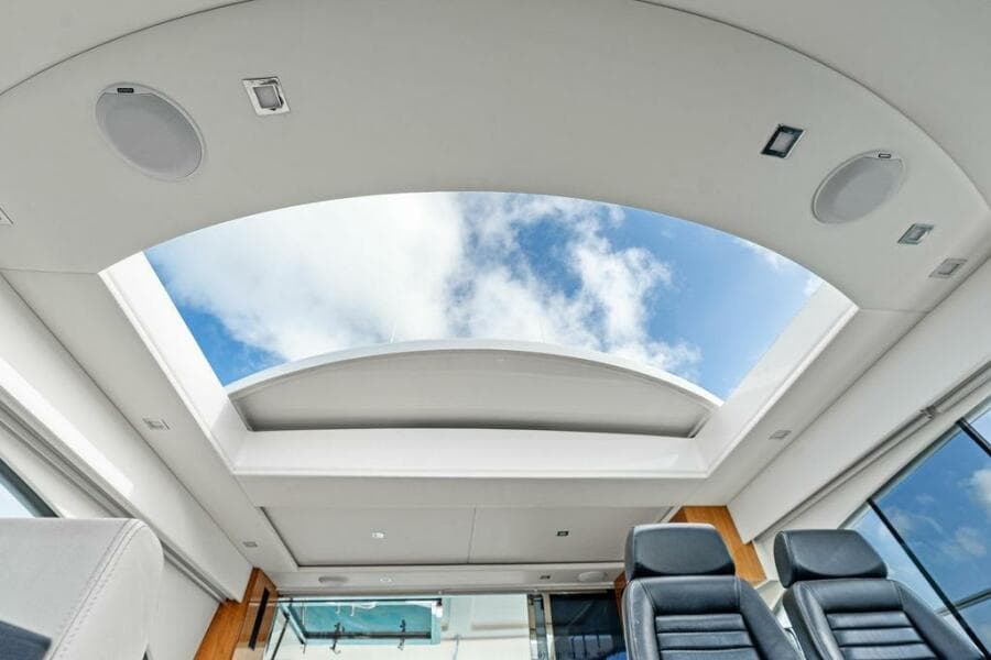 2018 Riviera 4800 Sport Yacht