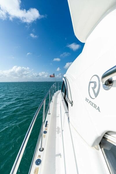 2018 Riviera 4800 Sport Yacht
