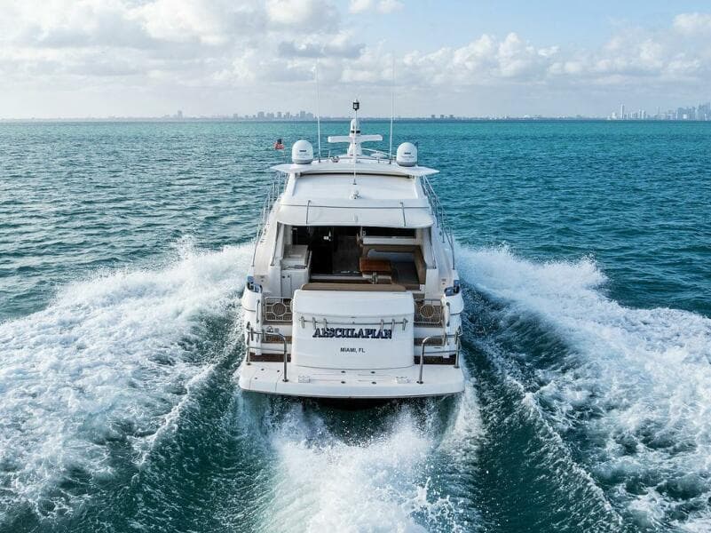 2018 Riviera 4800 Sport Yacht