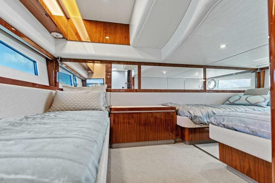 2018 Riviera 4800 Sport Yacht