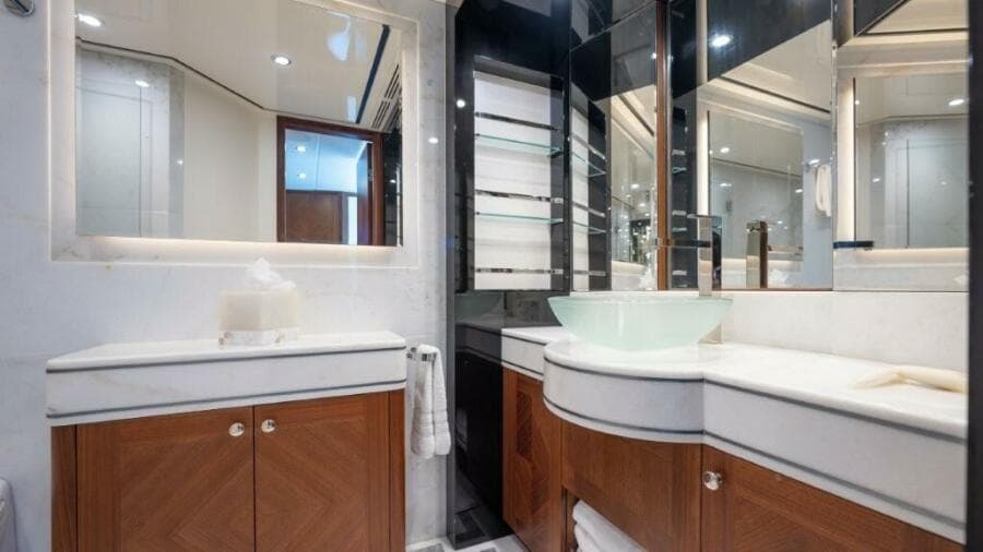 2017 Ocean Alexander 