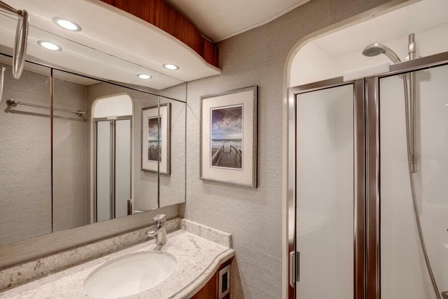 Viking 62 On the Edge III VIP Head