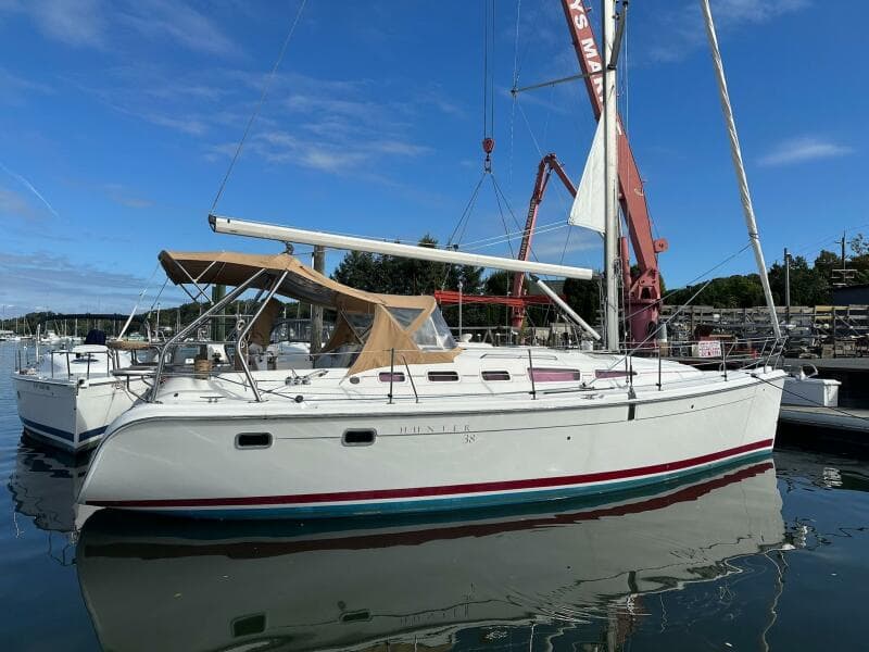 2005 Hunter 38