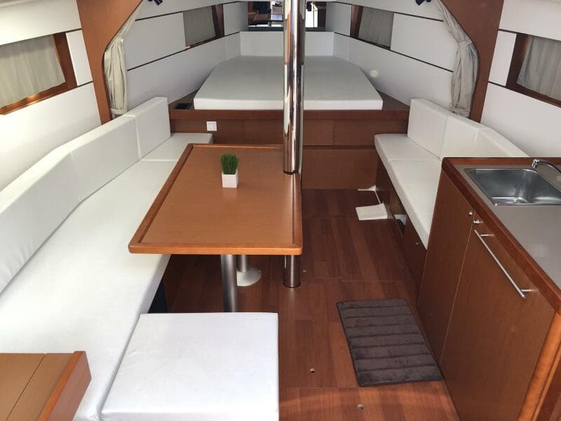 2017 Beneteau Oceanis 38 Weekender