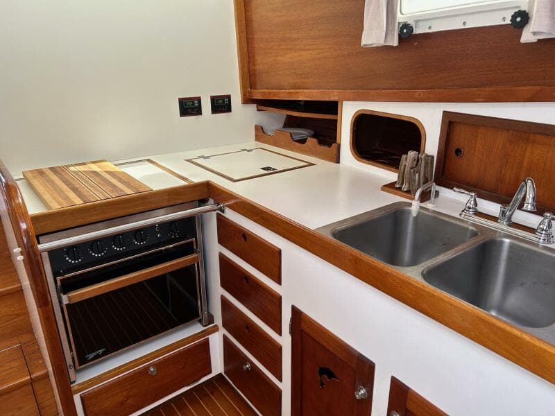 1987 Lyman-Morse Flybridge Cruiser