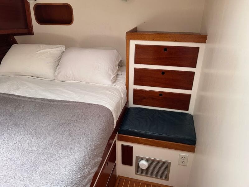 1987 Lyman-Morse Flybridge Cruiser