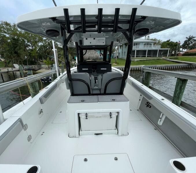 Sea Pro 320 DLX 2023- Cockpit Storage