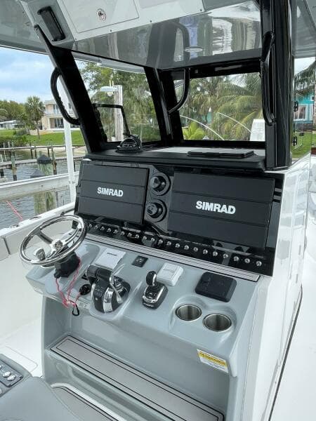 Sea Pro 320 DLX 2023- Helm