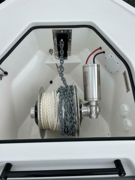 Sea Pro 320 DLX 2023- Windlass