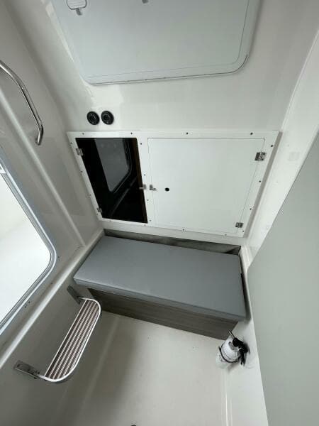 Sea Pro 320 DLX 2023- Head 