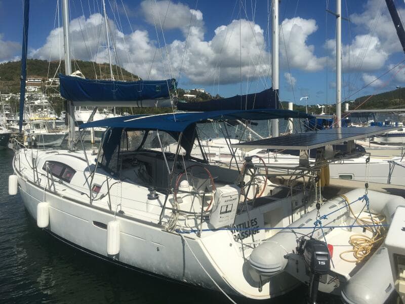 43' Beneteau port aft profile