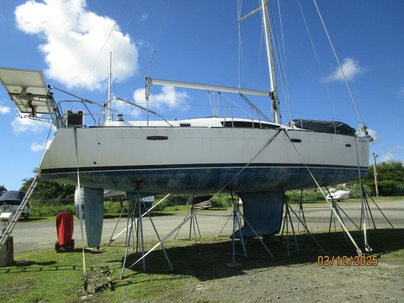 43' Beneteau hauled out starboard aft profile