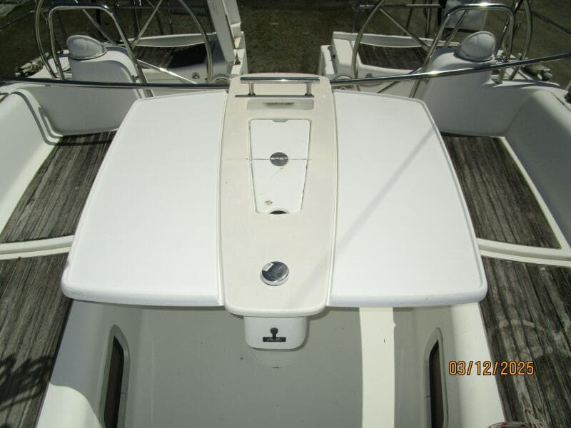 43' Beneteau cockpit table