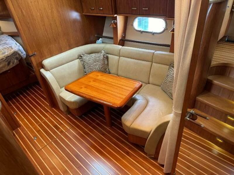 2010 Tiara Yachts 5800 Sovran