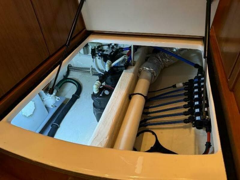 2010 Tiara Yachts 5800 Sovran