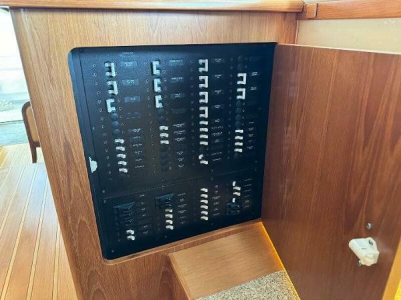 2010 Tiara Yachts 5800 Sovran