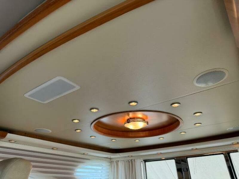 2010 Tiara Yachts 5800 Sovran