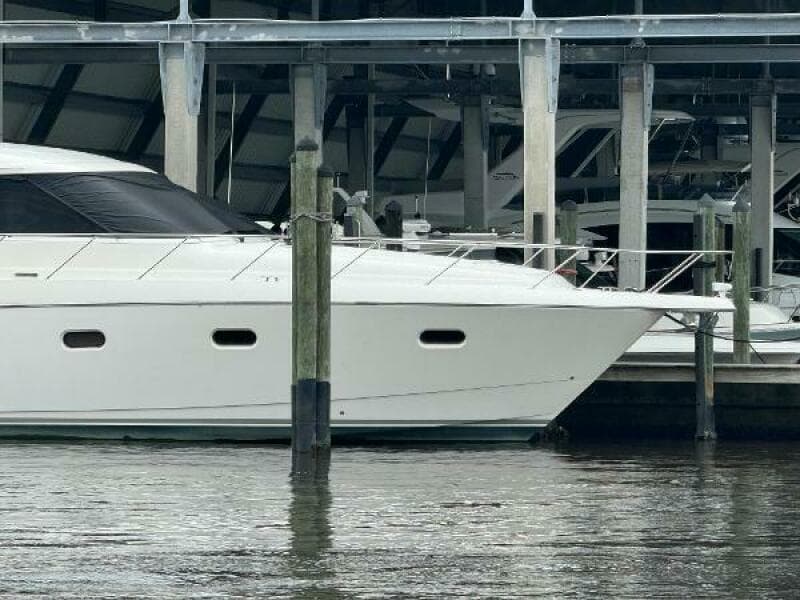 2010 Tiara Yachts 5800 Sovran