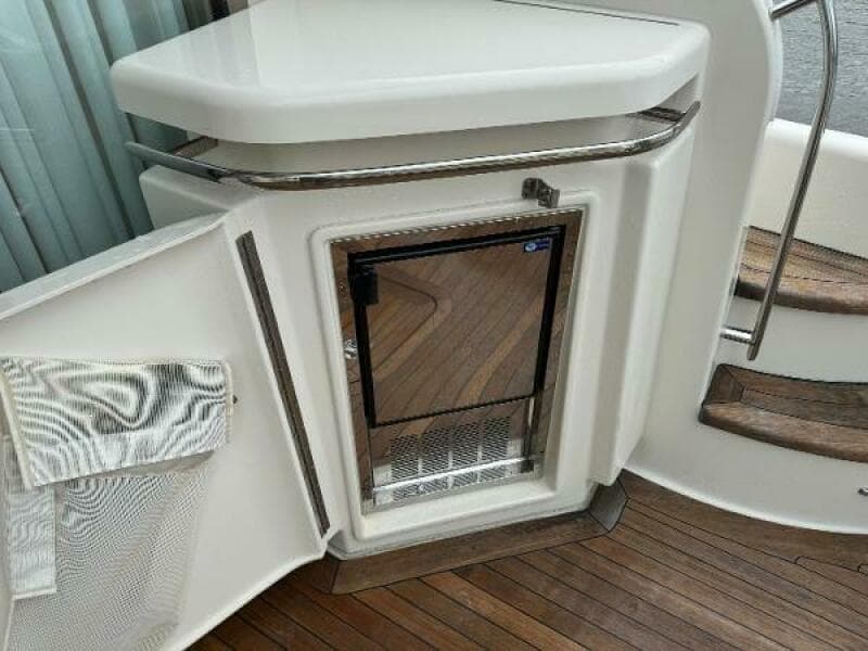 2010 Tiara Yachts 5800 Sovran