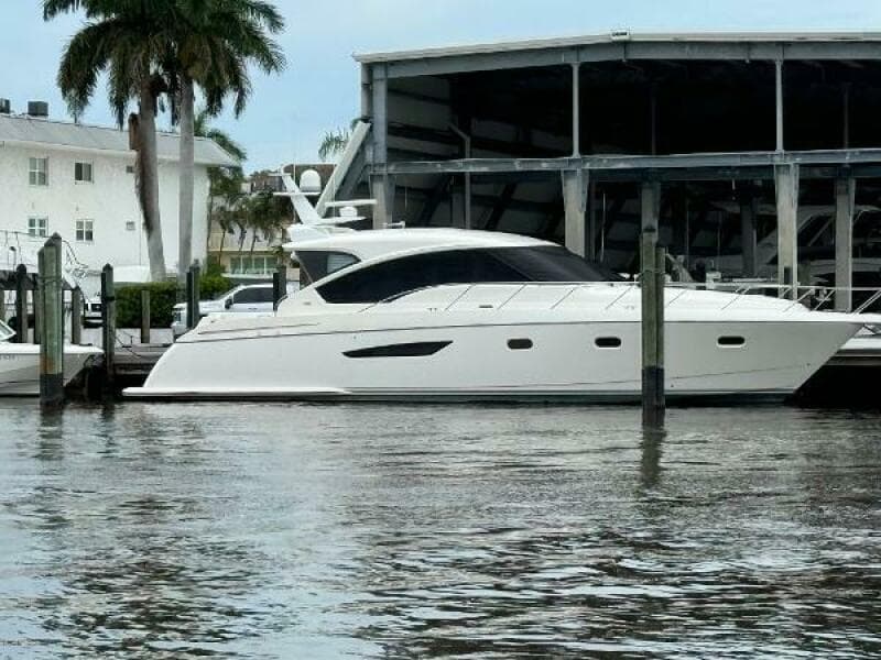 2010 Tiara Yachts 5800 Sovran
