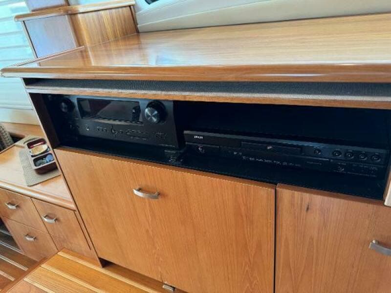 2010 Tiara Yachts 5800 Sovran