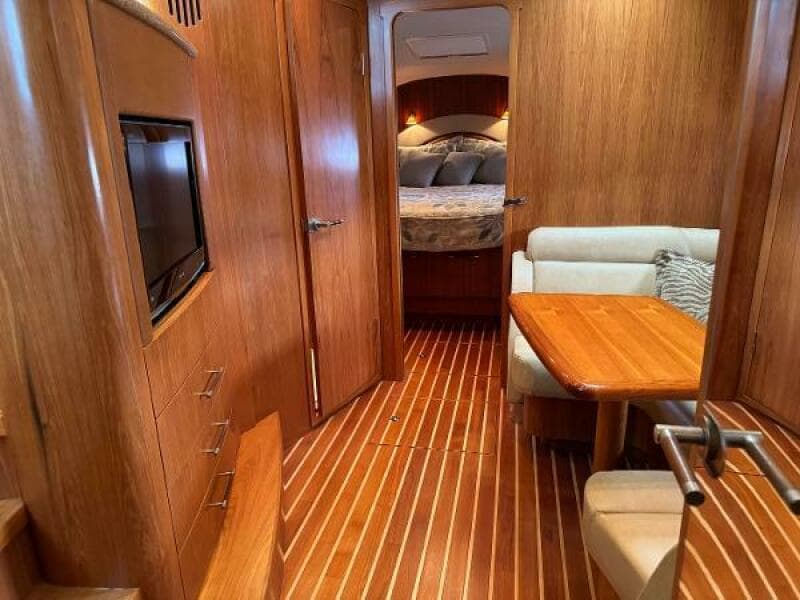 2010 Tiara Yachts 5800 Sovran