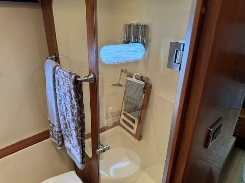 2010 Tiara Yachts 5800 Sovran