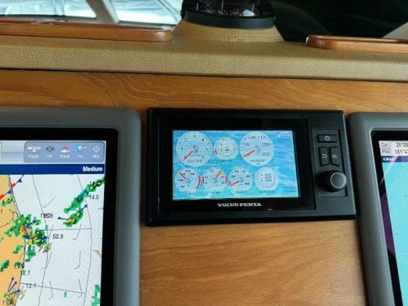 2010 Tiara Yachts 5800 Sovran