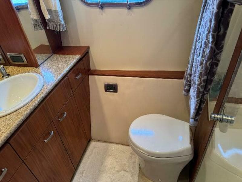 2010 Tiara Yachts 5800 Sovran