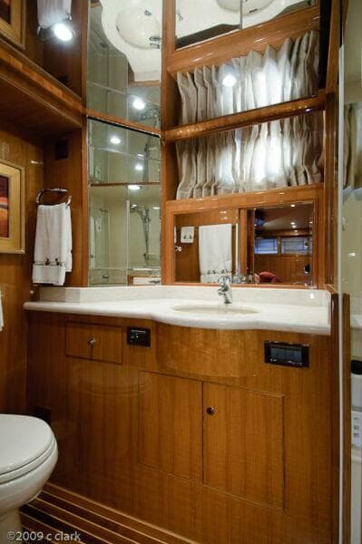 2005 Ocean Alexander 58 - Guest Head