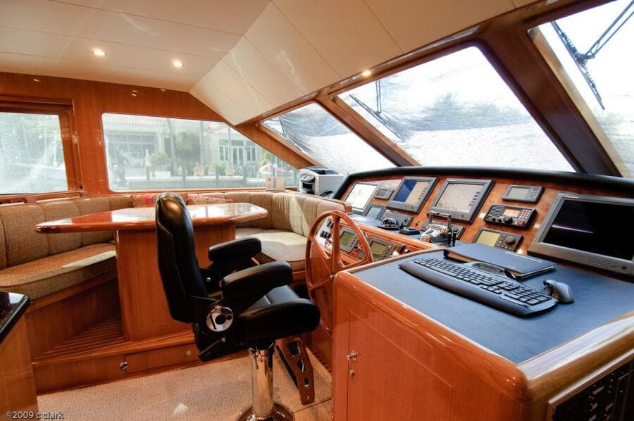 2005 Ocean Alexander 58 - Helm