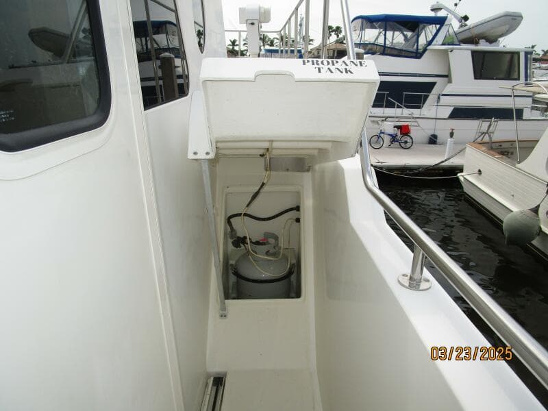 45' Northwest propane locker