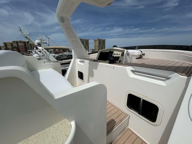 45' Northwest flybridge helm2