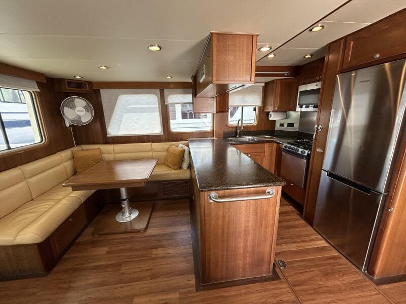 45' Northwest salon port