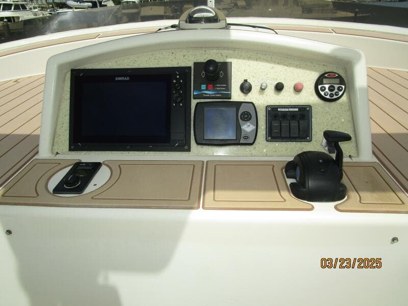 45' Northwest flybridge helm3