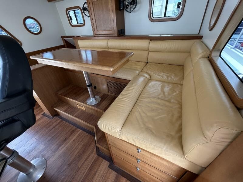 45' Northwest pilothouse seating1